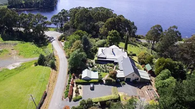 Donalea Bed and Breakfast & Riverview Apartment Hotel di Port Huon