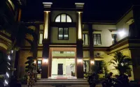 Hotel Grand Mahkota Lamongan Hotels in Lamongan