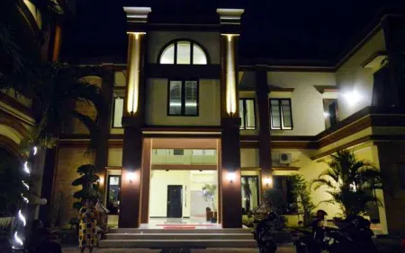 Hotel Grand Mahkota Lamongan Отели в г. Lamongan Regency