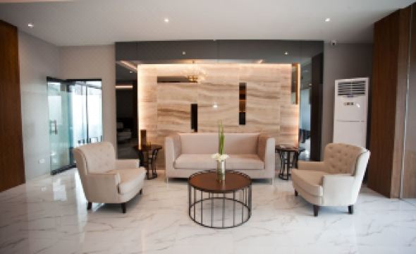 1. 엠바시 호텔 부..