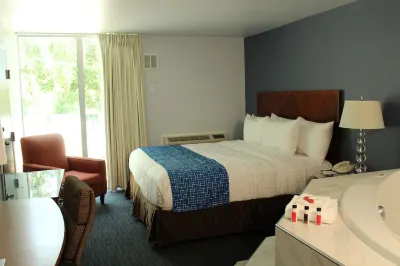 Travelodge by Wyndham Water’s Edge Hotel - Racine Hotéis em Racine