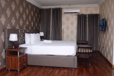 Mahogany Hotel and Suites Отели в г. 