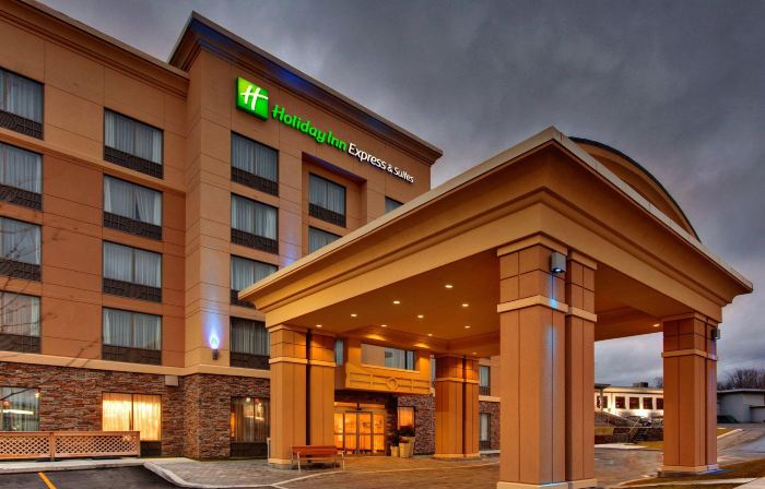 Holiday Inn Express & Suites KINGSTON CENTRAL by IHG