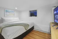 Newly Renovated Studio w Parking-Netflix Hotels in Sunnyvale