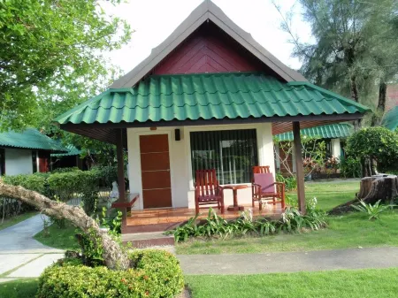 Golden Bay Cottage Отели рядом с достопримечательностью «Thung Yee Pheng Mangrove Forest»