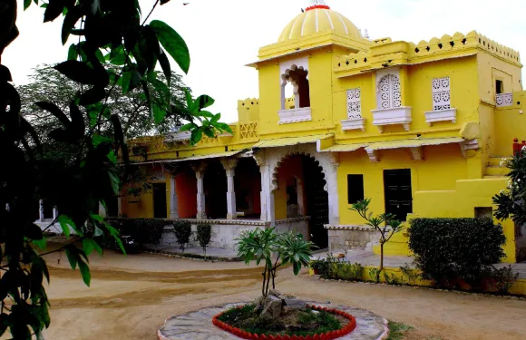 拉那克普爾加納羅皇家城堡酒店