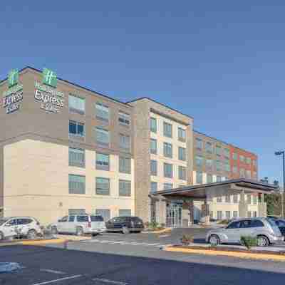 Holiday Inn Express & Suites Auburn Downtown Hotel Exterior