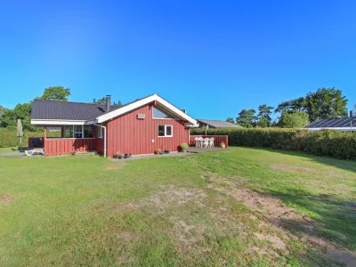 "Simjanka" - 600m from the Sea Hotels near Øster hurup bytorvet