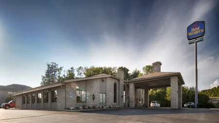 Best Western Plus North Canton Inn  Suites
