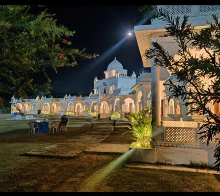 Rajasi Palace - Parking