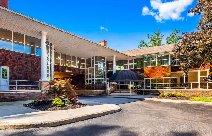 Best Western Plus the Inn  Suites at the Falls