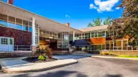 Best Western Plus the Inn  Suites at the Falls Các khách sạn gần Vassar College