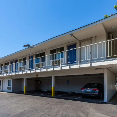 Motel 6 Sacramento, CA - Downtown Отели рядом с достопримечательностью «Саттерс Форт»