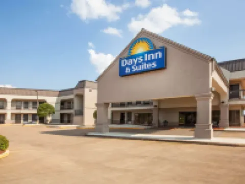 Days Inn & Suites by Wyndham Tyler Hotels in Tyler