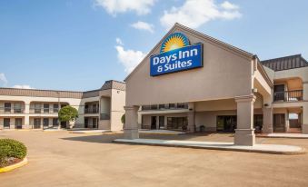 Days Inn & Suites by Wyndham Tyler