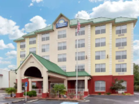 Days Inn & Suites by Wyndham Tucker/Northlake Hotels in Tucker
