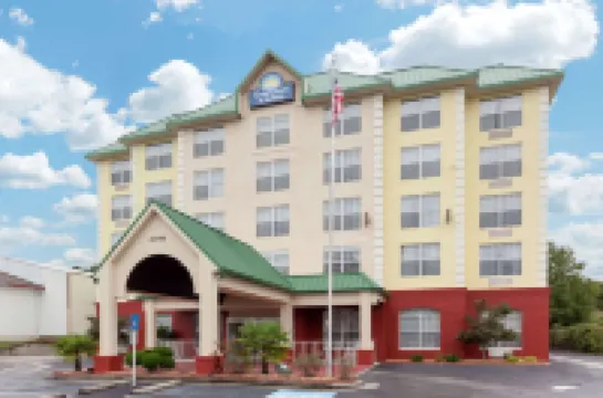 Days Inn & Suites by Wyndham Tucker/Northlake Hotels in Tucker