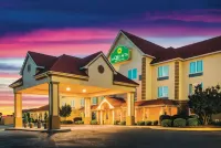 La Quinta Inn & Suites by Wyndham Russellville - 2-Star