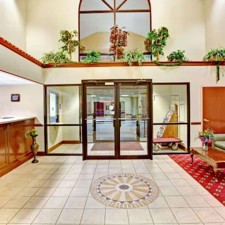 Days Inn & Suites by Wyndham Louisville SW