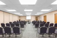 Baymont by Wyndham des Moines Airport - 2-Star