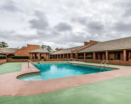 Econo Lodge Inn & Suites Enterprise