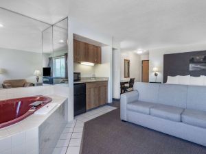 Super 8 by Wyndham la Crosse