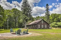 Dog-Friendly Park Falls Cottage w/ 5 Acres & Lake - Pet friendly