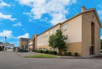 Quality Inn & Suites Hotel berhampiran Waco James Connall Apt