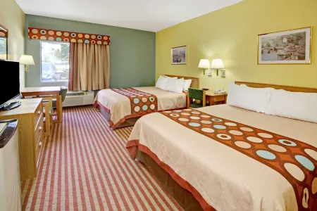 Super 8 by Wyndham Pasadena Отели в г. Пасадина