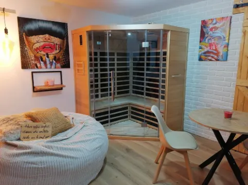 Maison Deco Pop Et Chaleureuse Avec Spa, Sauna