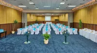Dreams Beach Resort - Business