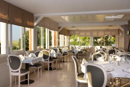 Hôtel Restaurant & Spa le Val Moret Отели в г. Эссуа