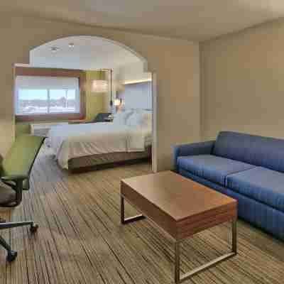 Holiday Inn Express & Suites Portales Rooms