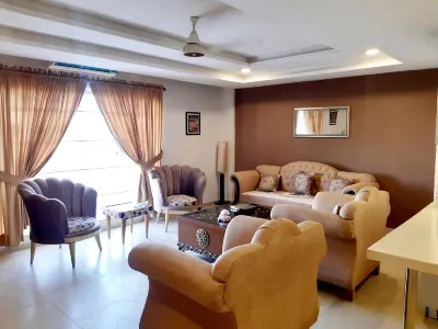 Luxury 1Bedroom Apartment Hotels near The Raja Bazaar