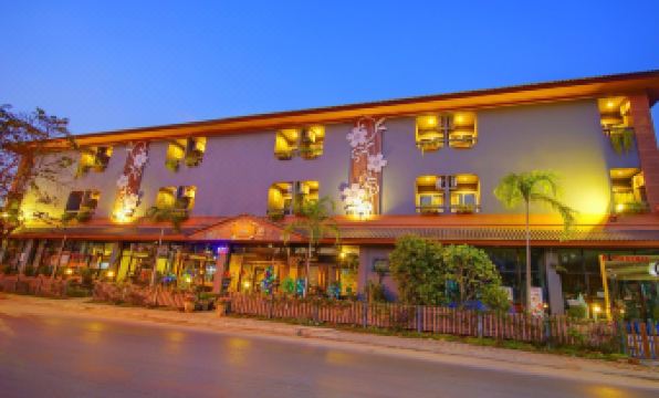 The Corner Hotel - Adults Only - Housity