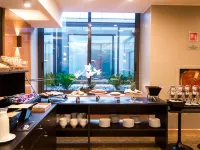 City Life Hotel Poliziano, by R Collection Hotels Hotel berhampiran Gerbang Keamanan