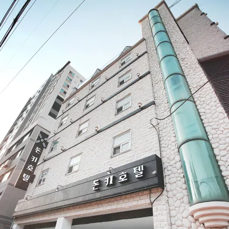 Bucheon DonquiHotel Отели рядом с достопримечательностью «Стадион «Пучхон»»