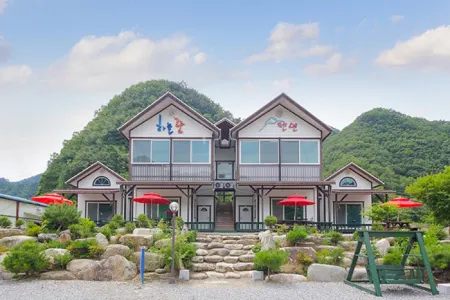 Danyang Sky Dream Pension Отели рядом с достопримечательностью «Guinsa Temple»