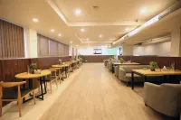 The Roseman Hotel and Suites - parking