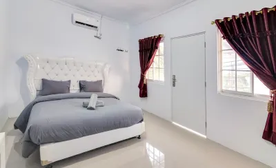 Guest House Amalia Hotels near Oppo Store Plaza Buaran