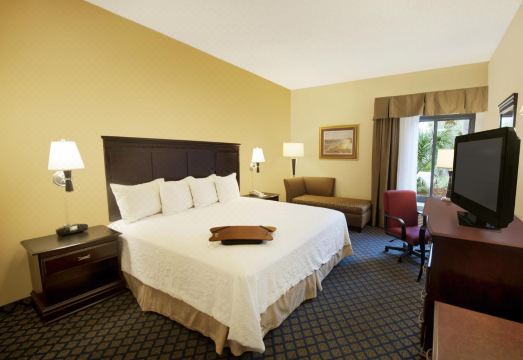 5. 햄프턴 인 주노..