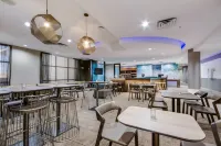 伊尼德 SpringHill Suites 酒店 - 早餐