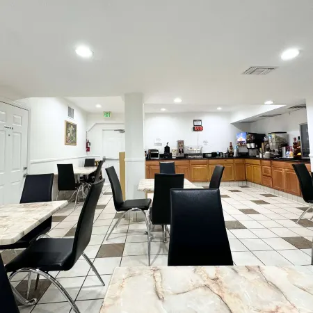 Ramada by Wyndham San Diego Airport Отели рядом с достопримечательностью «Харбор-Айленд»