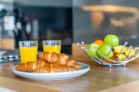 Beautiful Flat Town Centre 55 Inch Smart TV + Netflix Hotels in Andover