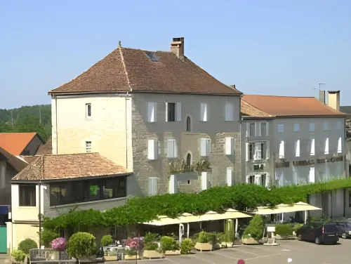 Logis Hôtels - Hôtel et Restaurant le Lion d'Or Hotels in Loubressac