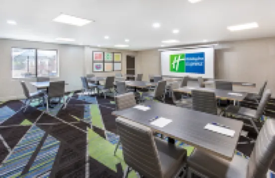 Holiday Inn Express & Suites BIRMINGHAM - INVERNESS 280 by IHG