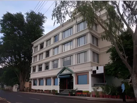 Hotel Ranjits Lakeview
