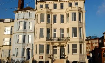 OYO Marine Parade Hotel, Eastbourne Pier