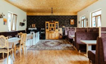 Iris B&B in Debed Canyon