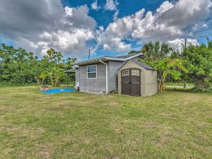 Cozy Canalfront Home < 2 Miles to Hudson Beach!